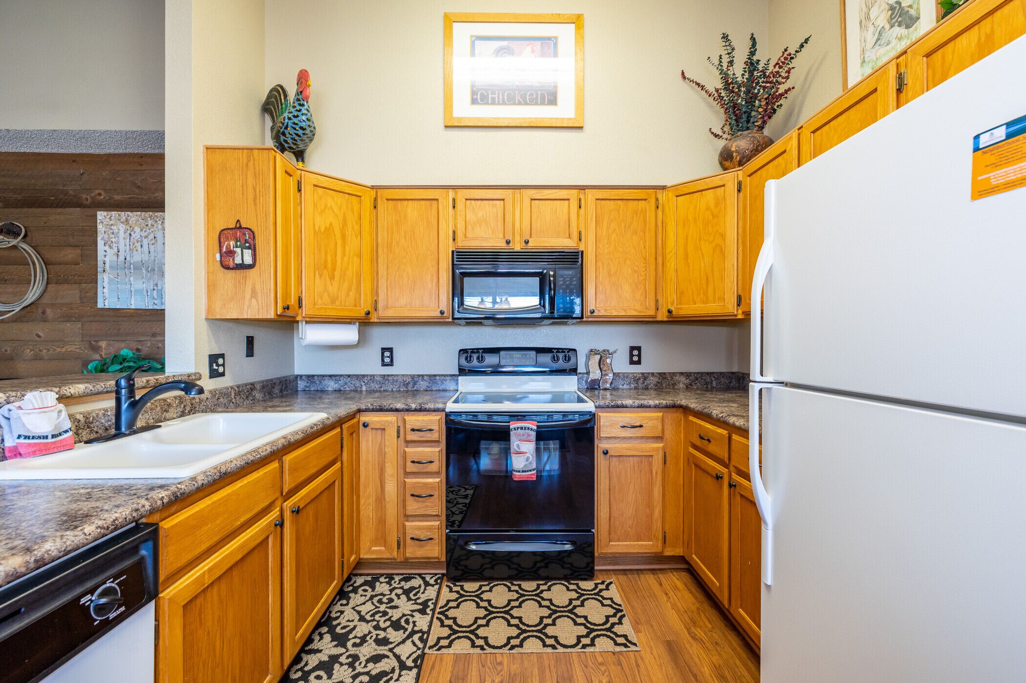 Walnut Hills Condo, 2 bedrooms, 2 full bathrooms