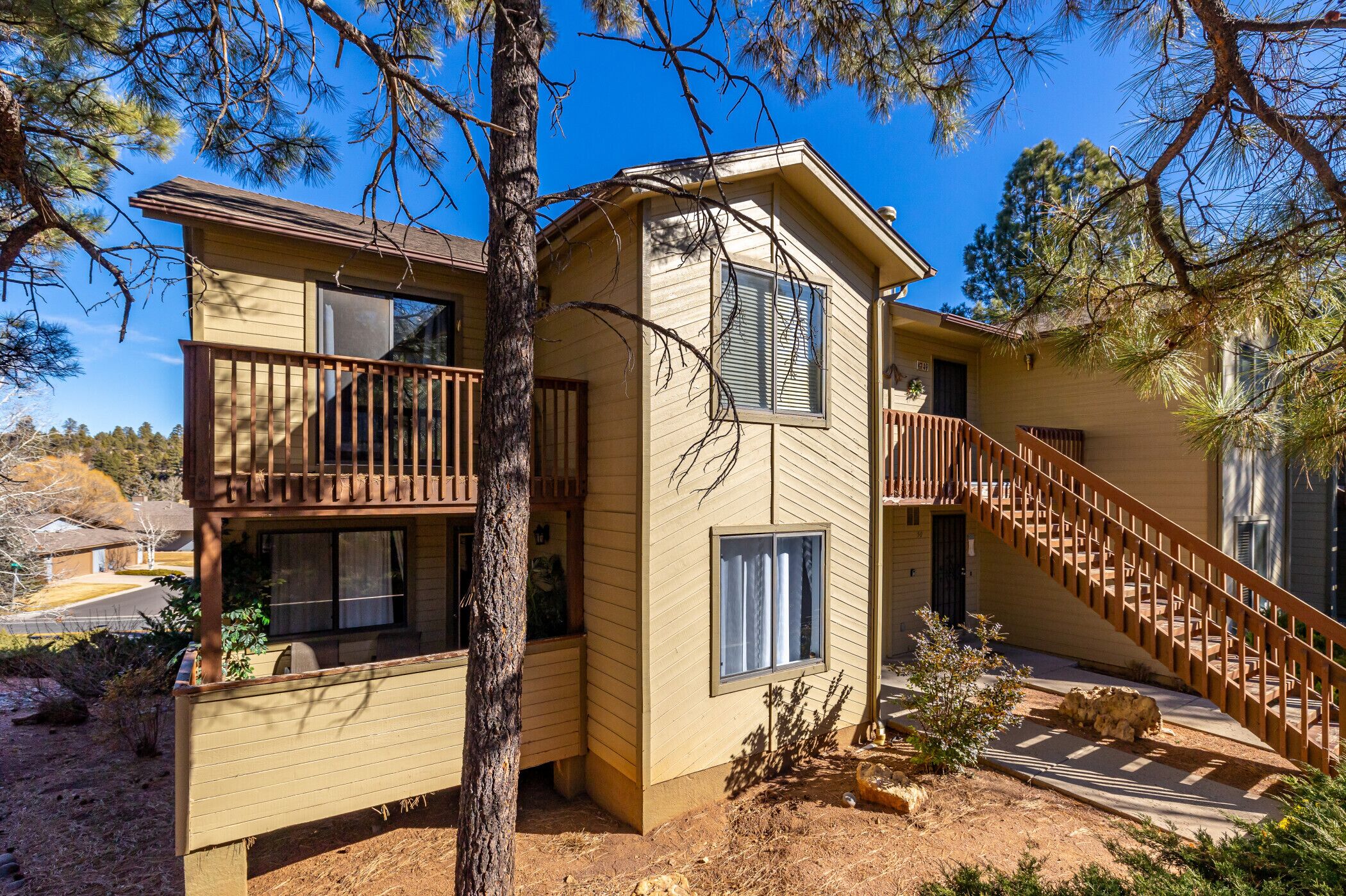 Walnut Hills Condo, 2 bedrooms, 2 full bathrooms