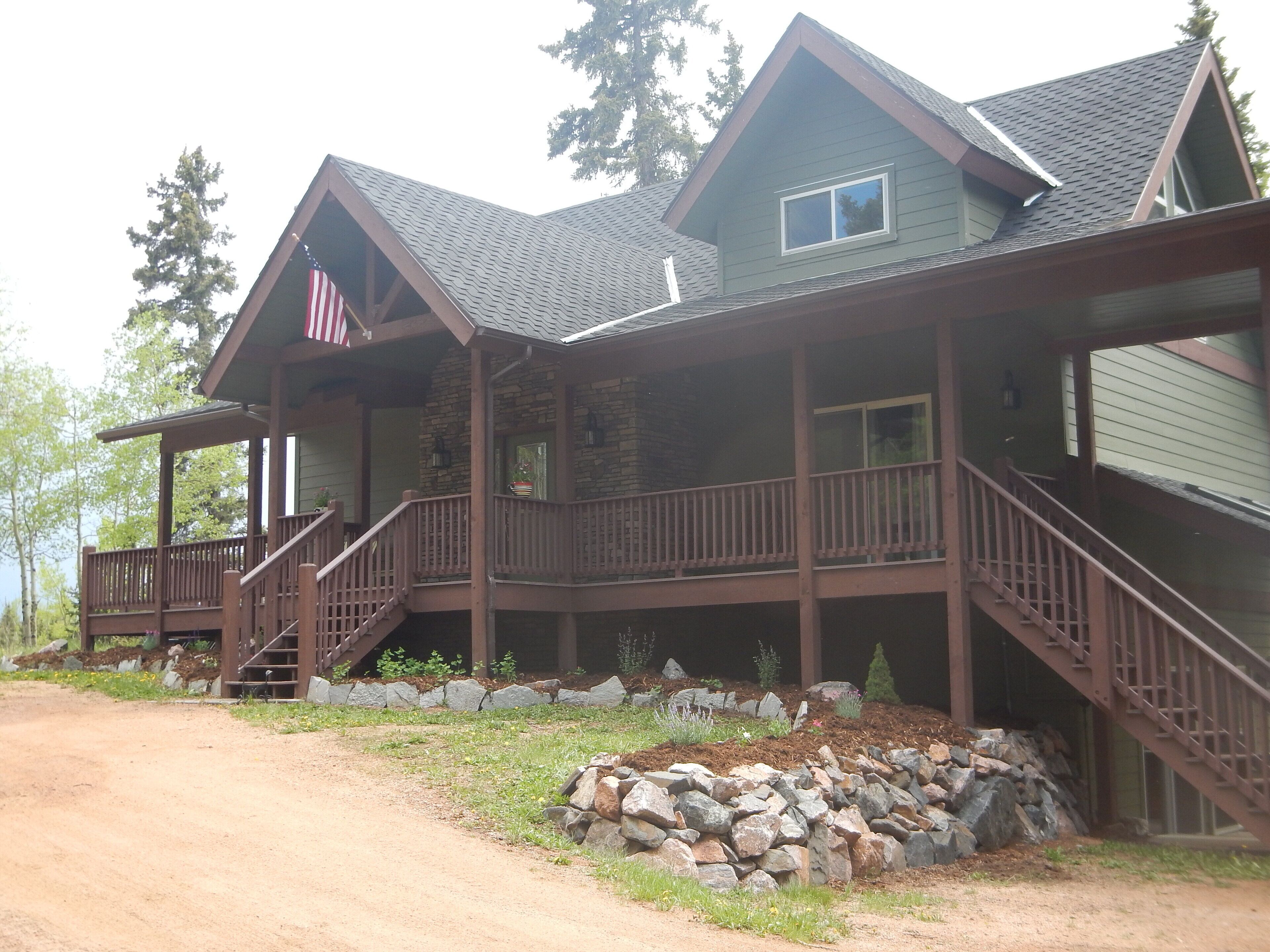 Modern home secluded on 55 acres--Breathtaking views of Pikes Peak- Pet Friendly