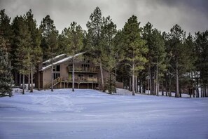 Exterior - Luxury Home on the Golf Course, just minutes from ski slope (Angel Fire)