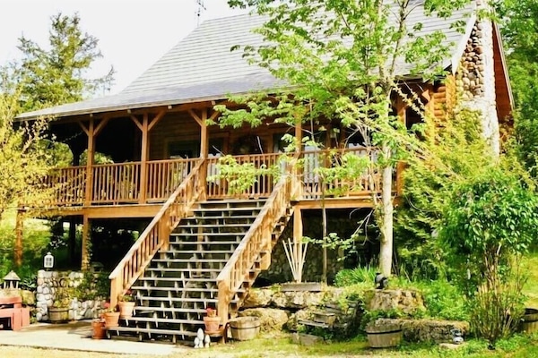 Front Exterior facing 5-Acre lake