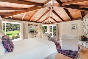 5 bedrooms, desk, iron/ironing board, free WiFi - Five Acre Retreat,  Great Location! (Carmel)