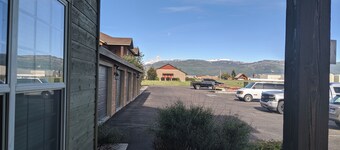 3 bed/2 bath condo, Grand Targhee/Jackson Hole skiing, Yellowstone home base