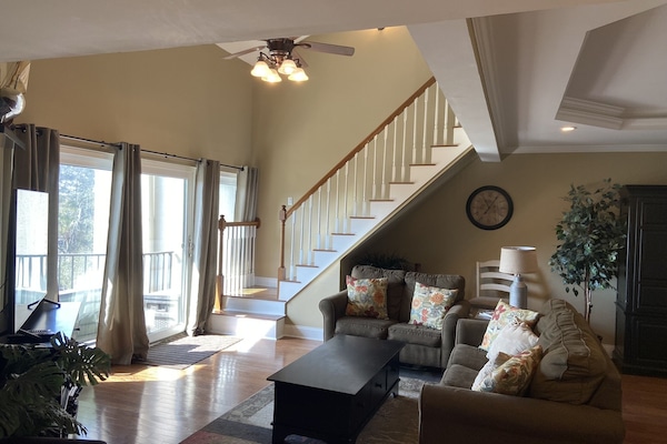 Bright sunny great room with 2 story vaulted ceiling.