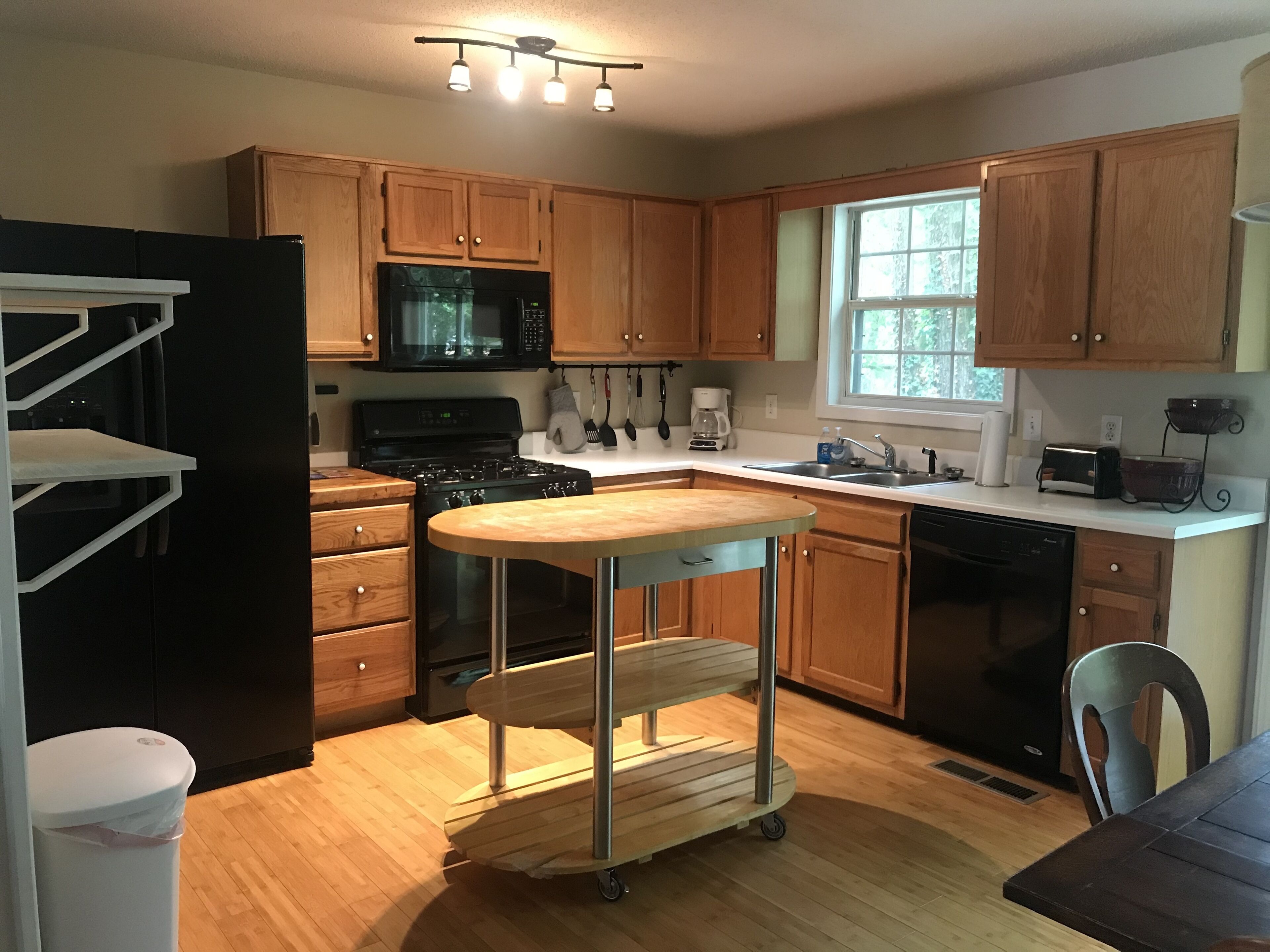 Stand alone home 6 miles to LakePoint Sports complex and 2 miles to Lake Acworth