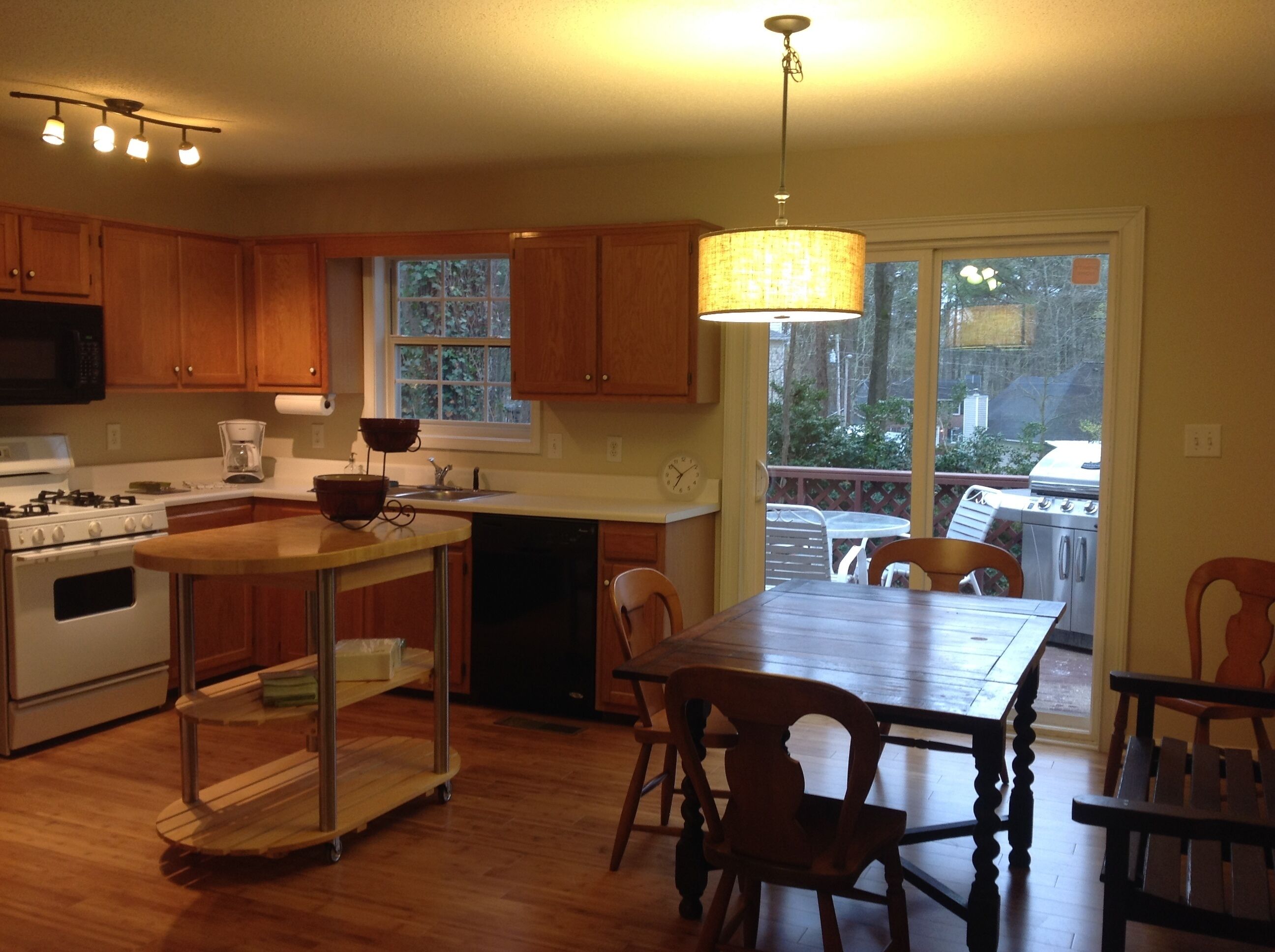 Stand alone home 6 miles to LakePoint Sports complex and 2 miles to Lake Acworth