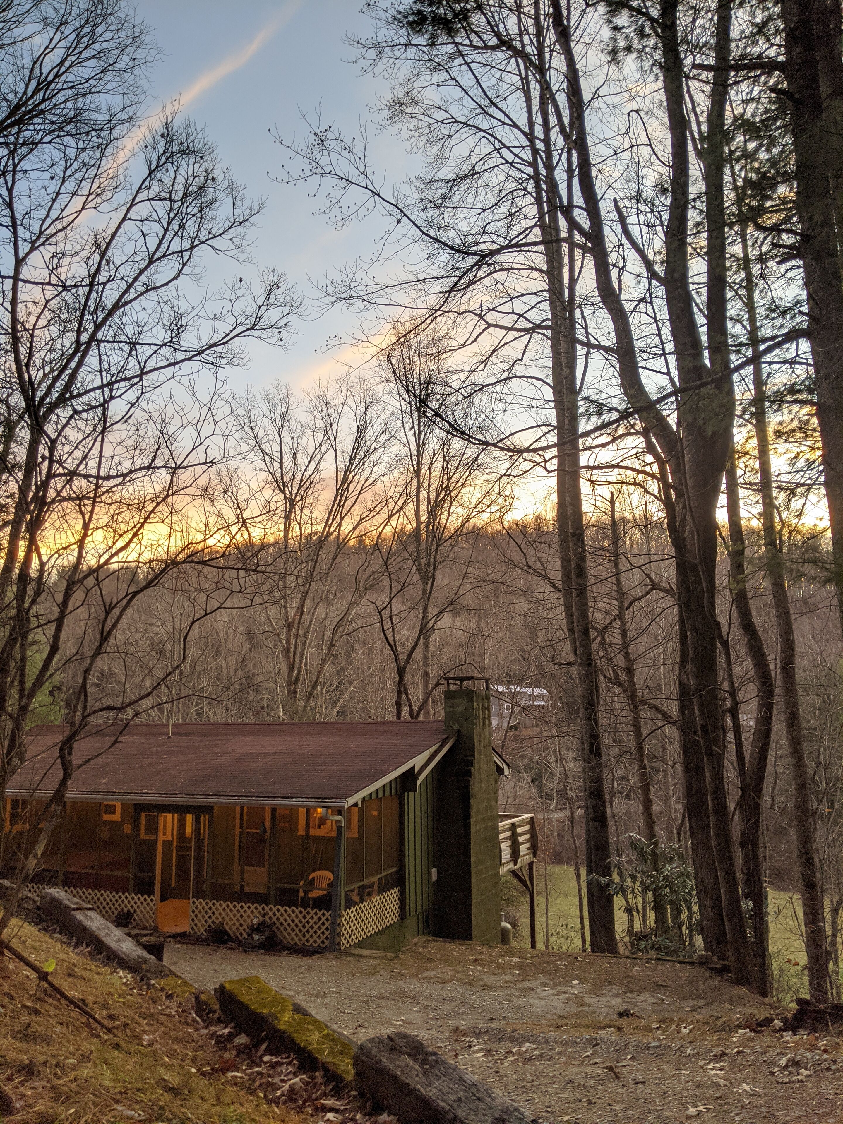 Bear Ridge Cabin. HOT TUB Just Added!! Cozy & Secluded. Close to Highlands, NC.