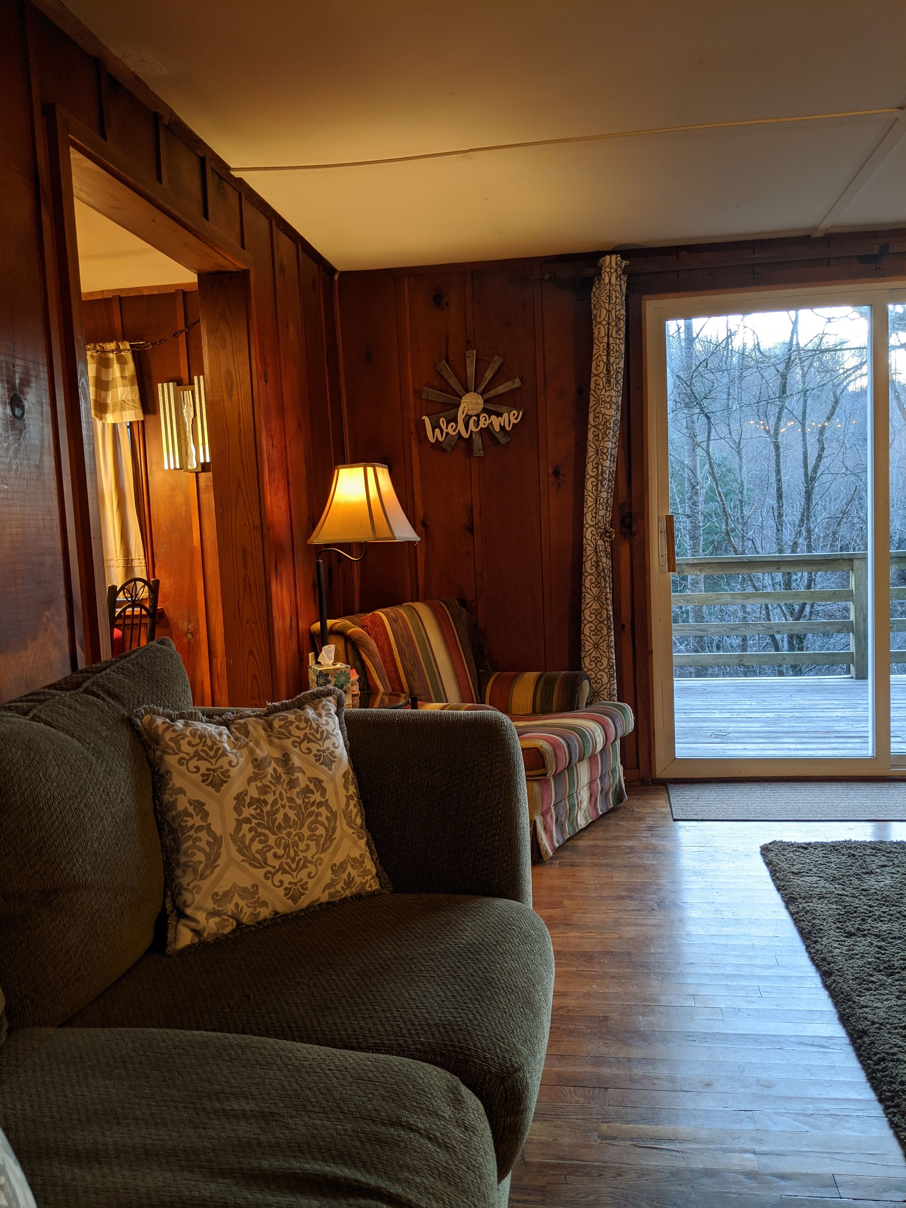 Bear Ridge Cabin. HOT TUB Just Added!! Cozy & Secluded. Close to Highlands, NC.