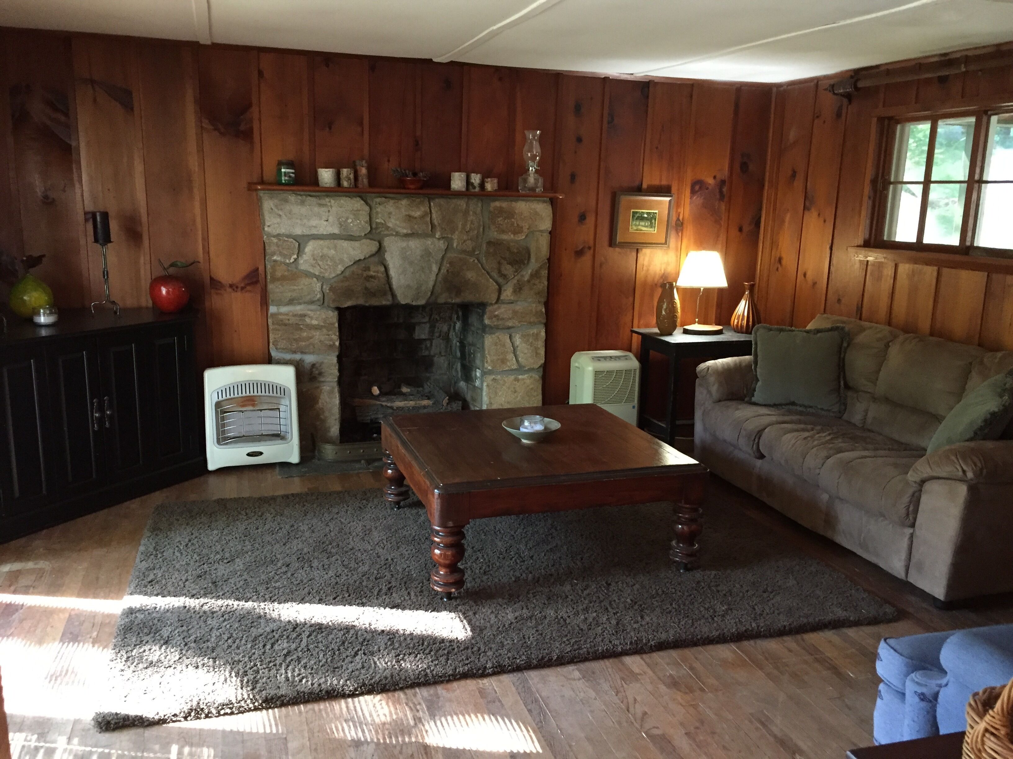Bear Ridge Cabin. HOT TUB Just Added!! Cozy & Secluded. Close to Highlands, NC.
