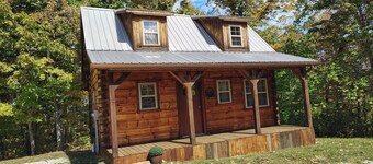 Ein Outdoor-Luxus-Hüttenabenteuer "The Hampton" Amish-Built Log Cabin