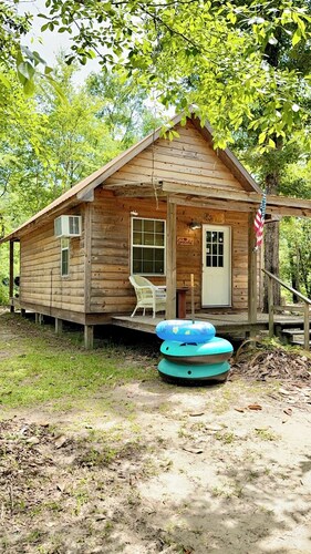 Cozy Creekside Cabin Retreat on the creek with 2 beautiful sandbars!