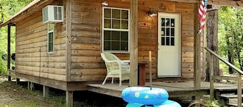 Cozy Creekside Cabin Retreat on the creek with 2 beautiful sandbars!