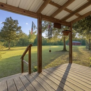 Terrace/patio - Cozy Creekside Cabin Retreat on the creek with 2 beautiful private sandbars! (Perkinston)