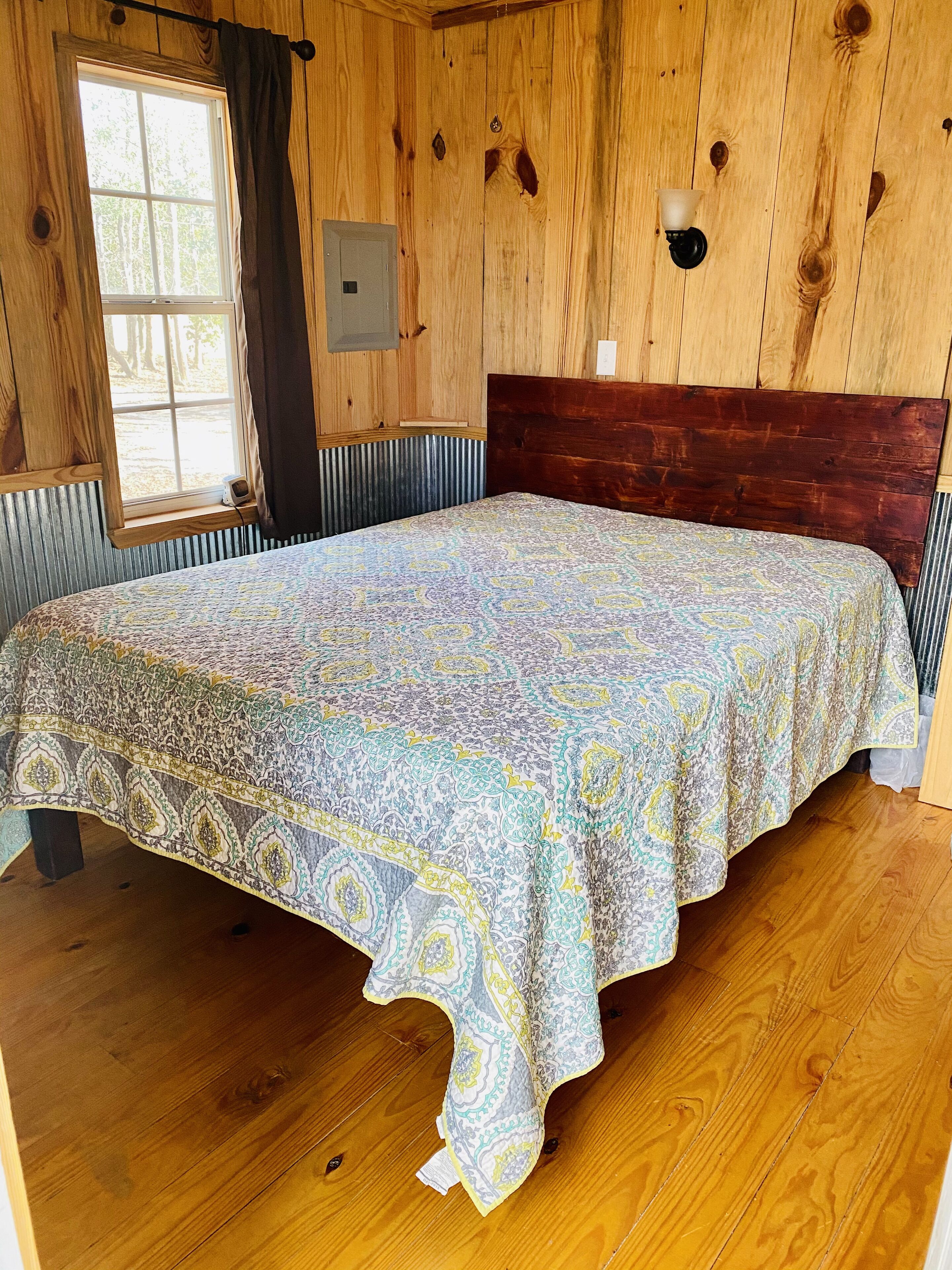 Cozy Creekside Magnolia Cabin Retreat with creek frontage & 2 sandbars!