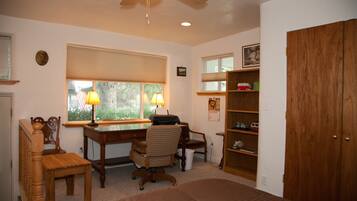 2 dormitorios, tabla de planchar con plancha, wifi gratis y ropa de cama