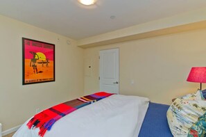 2 habitaciones, tabla de planchar con plancha y cuna de viaje 