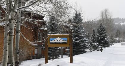Great family Getaway!!! Close to skiing, shopping & dinning.