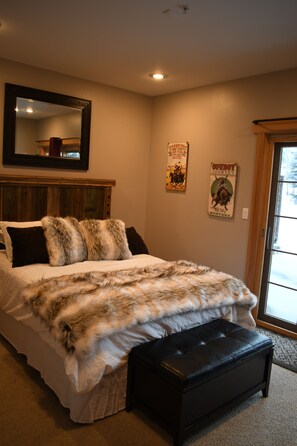 3 camere, una scrivania, ferro/asse da stiro, culla da viaggio