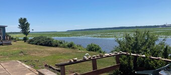 50' from the Mississippi River, see the winter eagle migration, fish from there