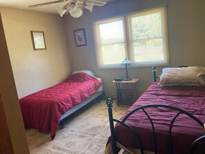 3 chambres, fer et planche à repasser, lit parapluie, Wi-Fi gratuit