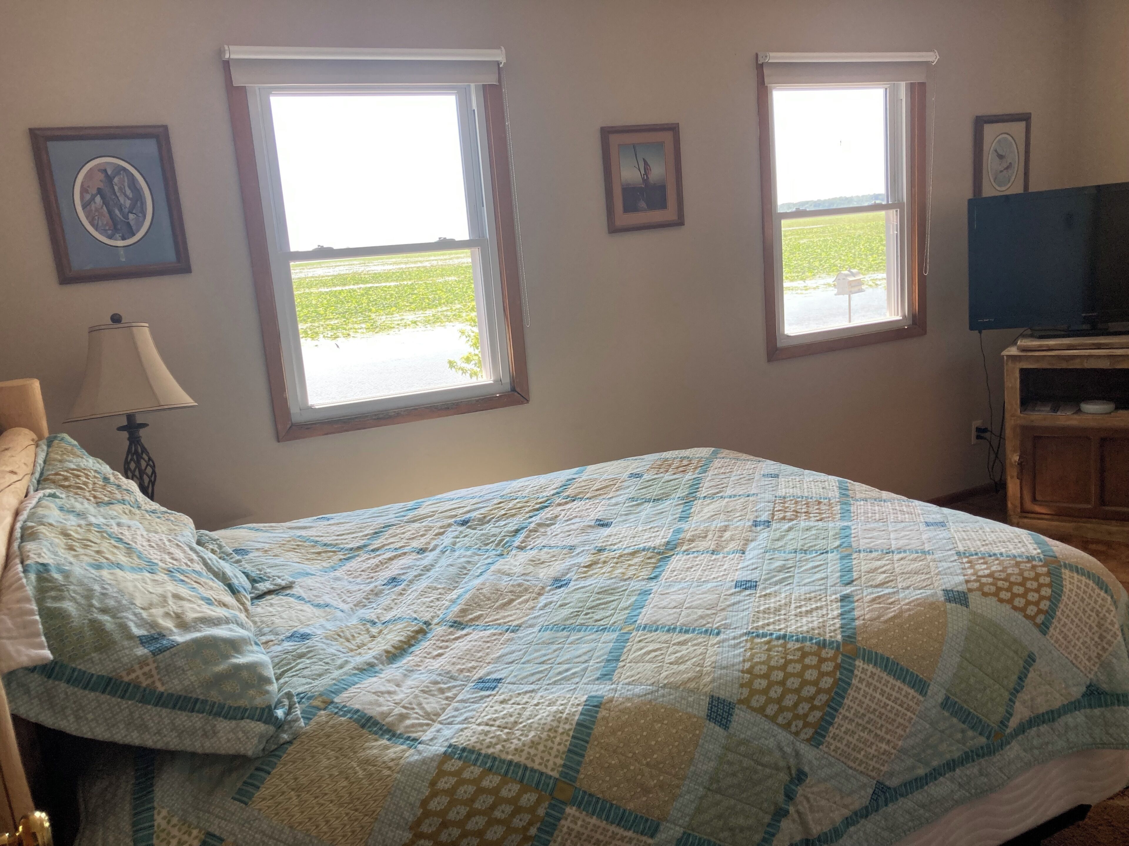 3 slaapkamers, een strijkplank/strijkijzer, reisbedje, gratis wifi