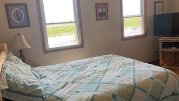 3 slaapkamers, een strijkplank/strijkijzer, reisbedje, gratis wifi