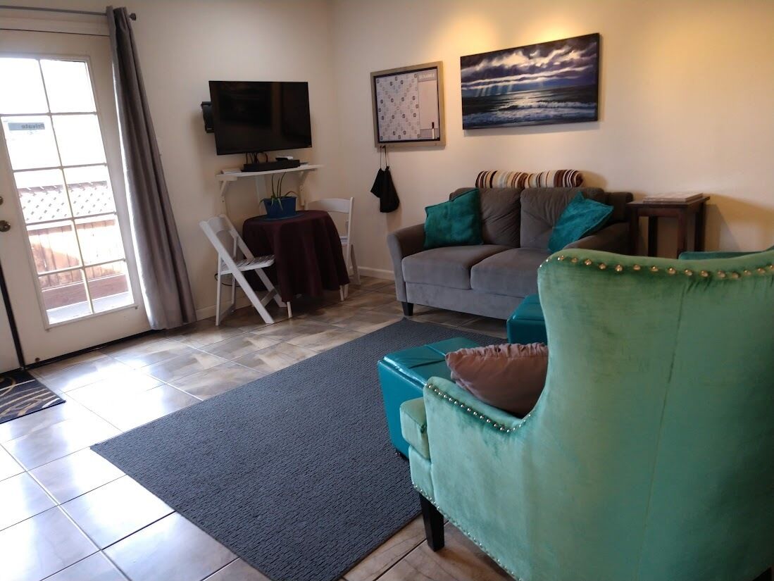 COZY BAYSIDE PERFECTION FOR TWO IN WINE-COUNTRY