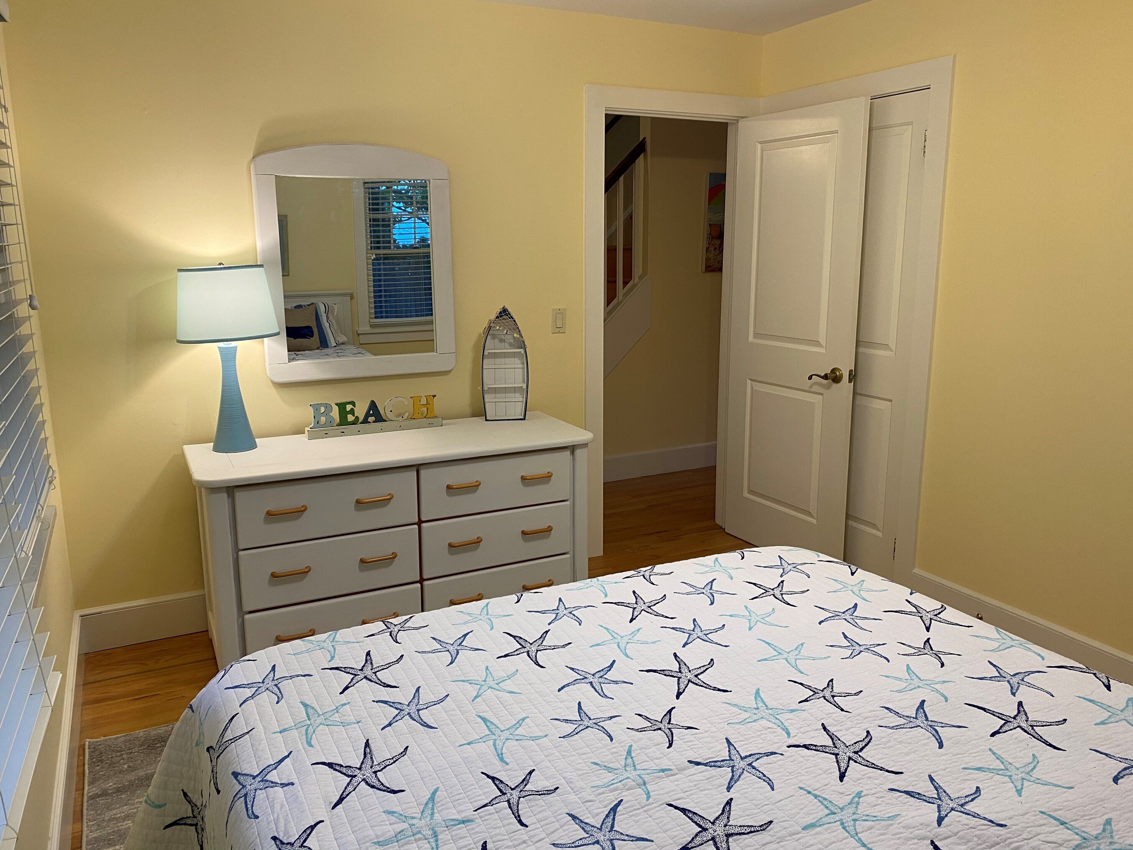 IMMACULATE, walk to beach, town, pools -5 STAR Reviews - year round availability