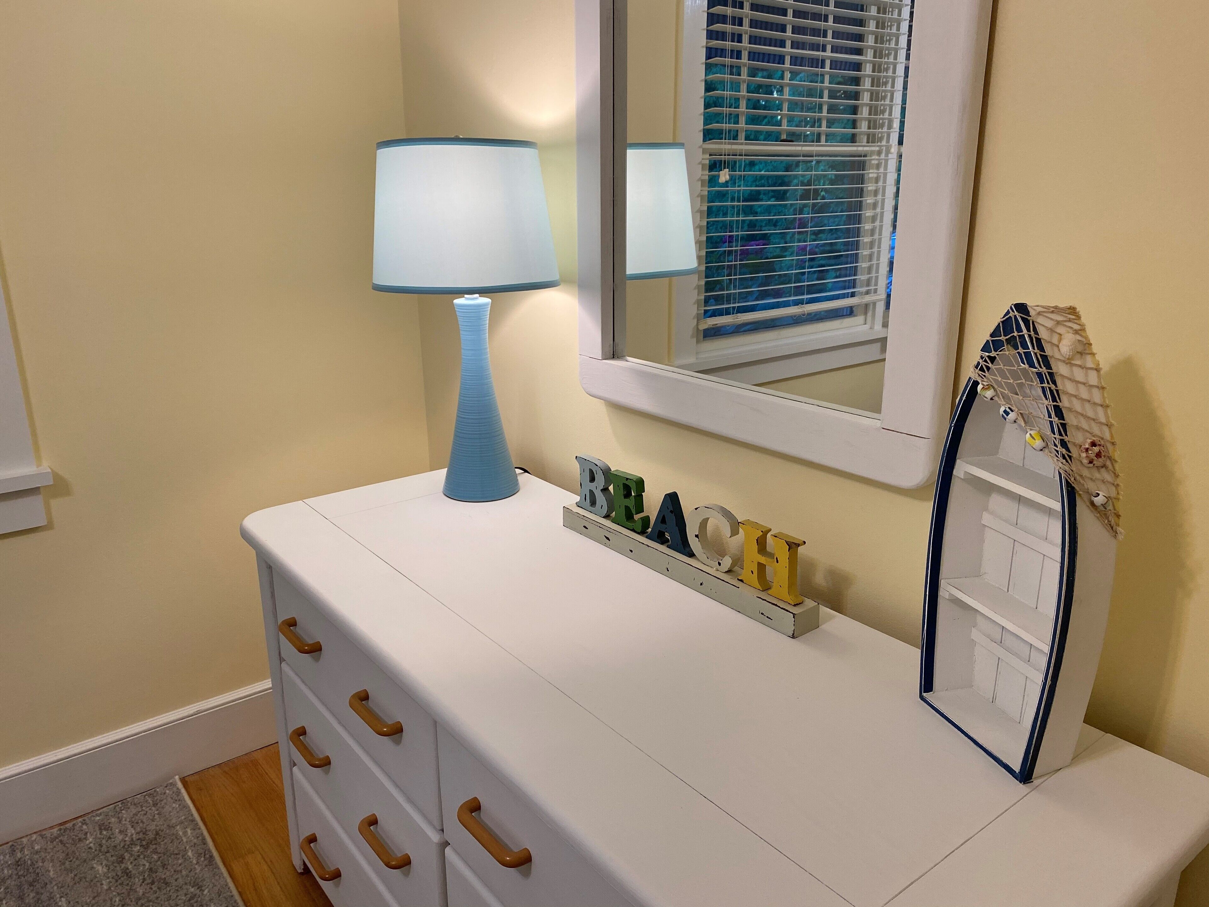 IMMACULATE, walk to beach, town, pools -5 STAR Reviews - year round availability