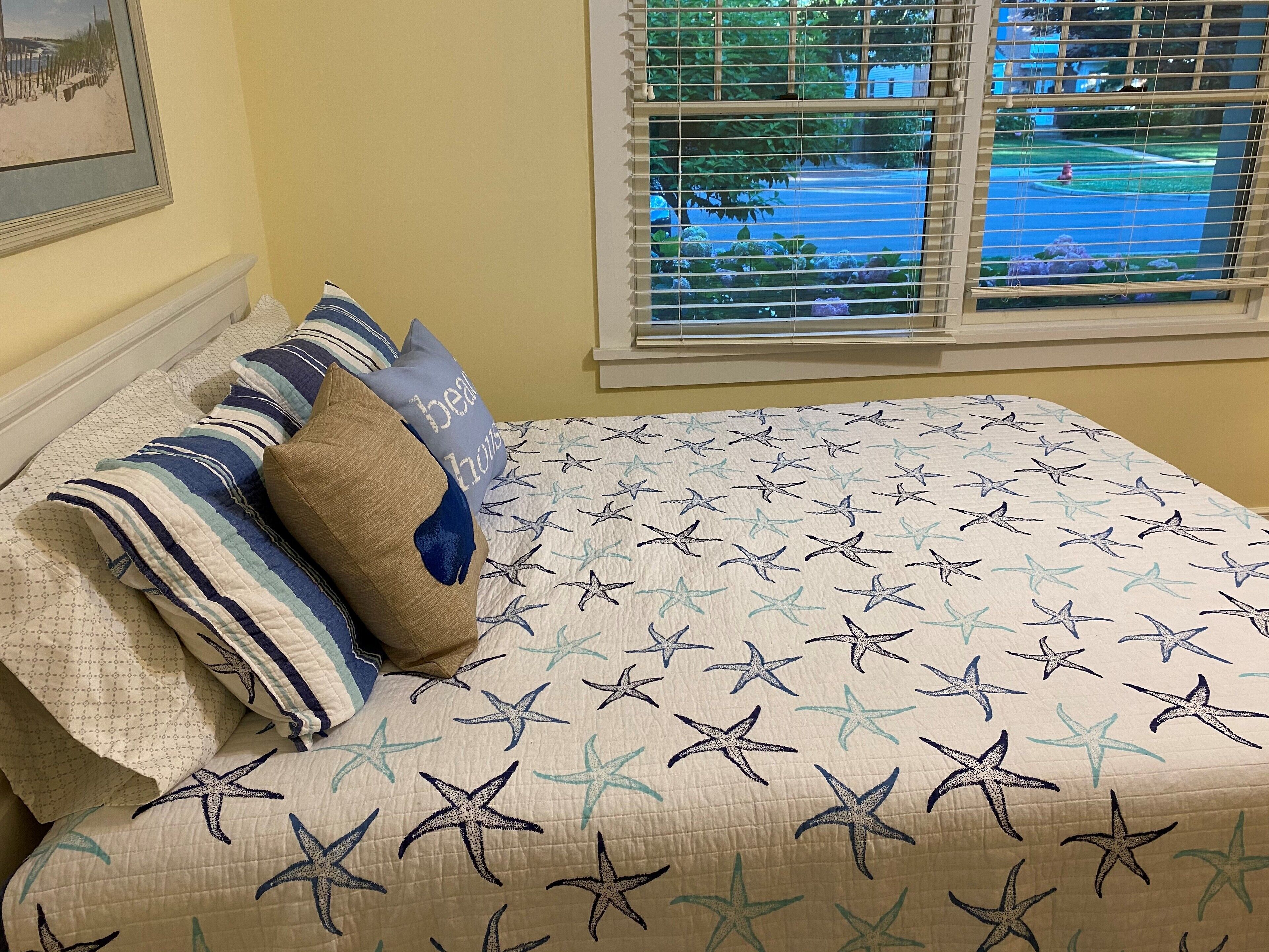 IMMACULATE, walk to beach, town, pools -5 STAR Reviews - year round availability