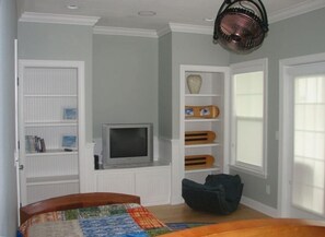 4 bedrooms, iron/ironing board, free WiFi, bed sheets - Angler Club - Placida - Key West style Waterfront Villa (Placida)