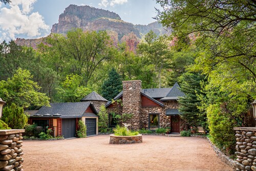 Creekside Chateau, patio overlooks Oak Creek, with steps directly to the water