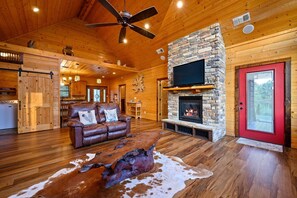 Smart TV, fireplace, DVD player, table tennis