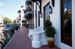 Exterior detail - Sunset Veranda -100 Steps To The Beach and Pool Between Rosemary/Alys Beach (Panama City Beach)