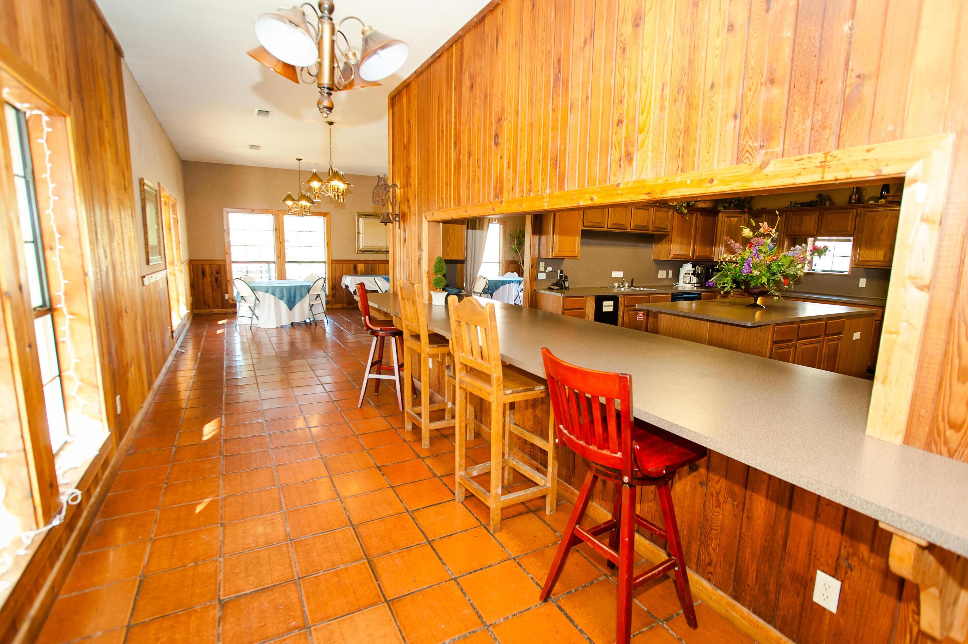 Spacious Hill Country Lodge, close to Austin, Buda, Kyle & San Marco