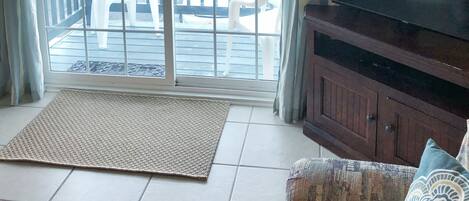 Smart-TV, DVD-Player, Bücher