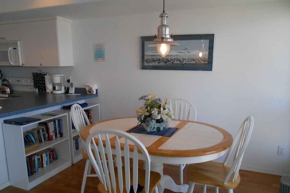 3rd floor Oceanfront Condo, 1 block to town - #303 is the perfect unit
