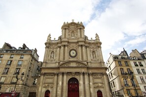 Point of interest - Design & Luxurious Apartment in the Heart of Marais A/C - 2 minutes to metro  (Paris)