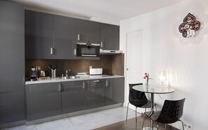 Kühlschrank, Mikrowelle, Geschirrspüler