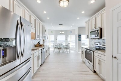 Sea Salt Cottage: Amazing home located on the Gulf of Mexico. Sleeps 13 comfortably!