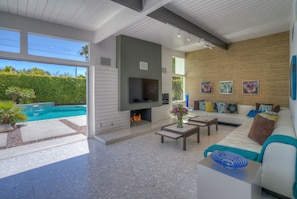 Smart TV, fireplace - PS Butterfly: Well-Styled, Authentic Mid-Century Home (Palm Springs)