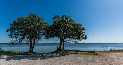 Sherwood Pines Inn -Spacious 2-bedroom at Texoma sleeps up to 8!