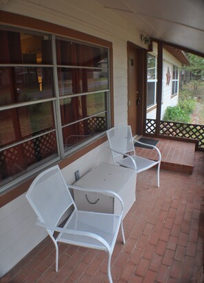 Terrace/patio - Sherwood Pines Inn -Spacious 2-bedroom at Texoma sleeps up to 8! (Gordonville)