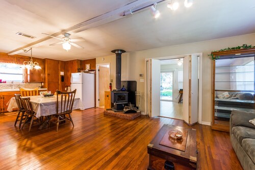 Sherwood Pines Inn -Spacious 2-bedroom at Texoma sleeps up to 8!