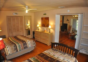 2 habitaciones, cuna de viaje y ropa de cama 