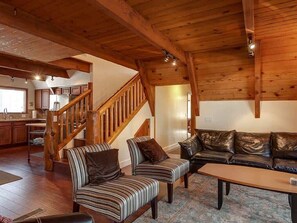 Televisión, chimenea, reproductor de DVD, oficina