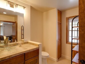 Bathroom vanity - Big Group Log Cabin · Near Slopes & Village · 4BR (Big Bear)