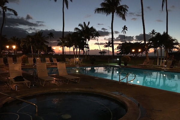 Pool Hot Tub Daily 8a-10p