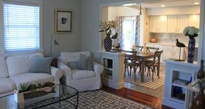 BRIGHT and STYLISH 2BD,1BT with deck and BBQ