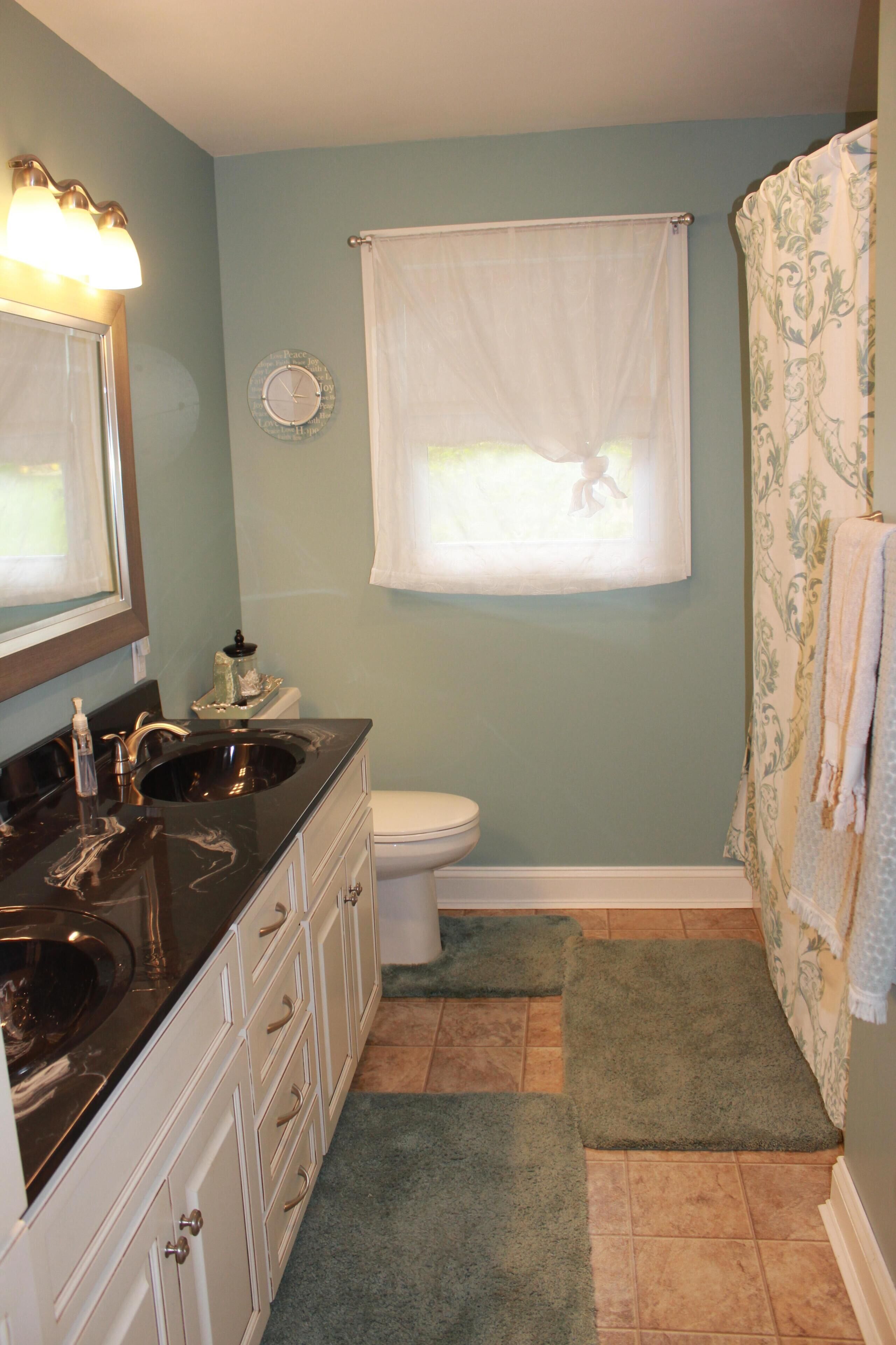 Tranquil, Scenic Farm View Guest House in the Heart of Lancaster Amish Country